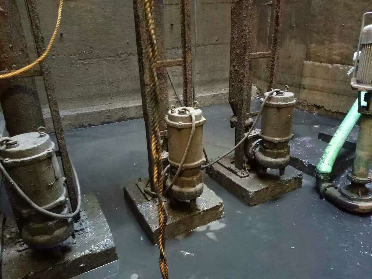 横山污水池清理